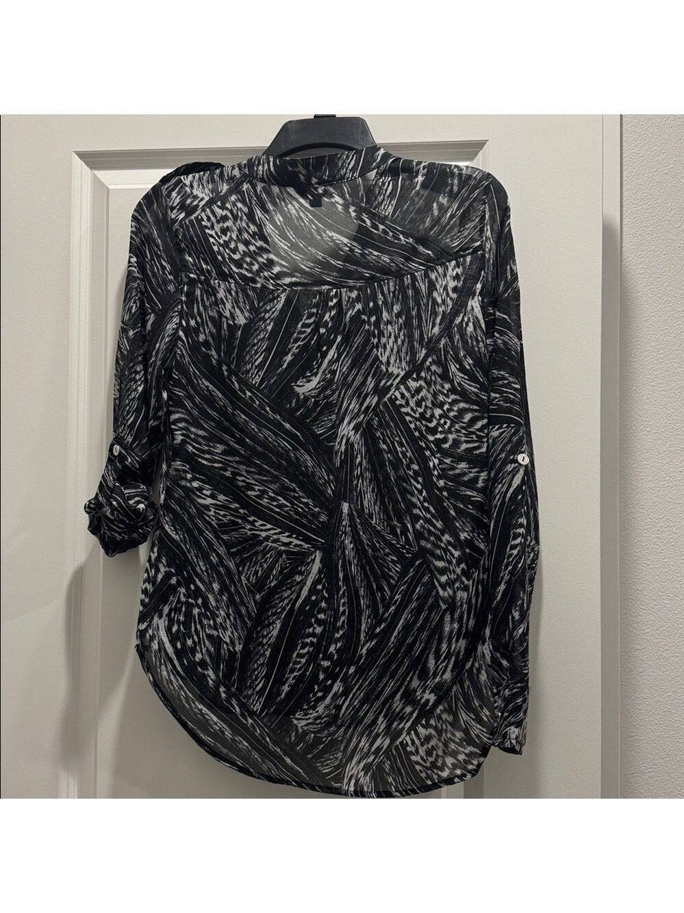 Stylish Black and White Women's Top - Picture 10 of 10